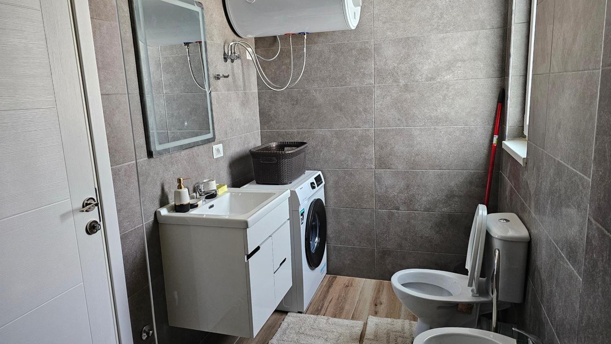 Tirana Airport Apartment Buitenkant foto
